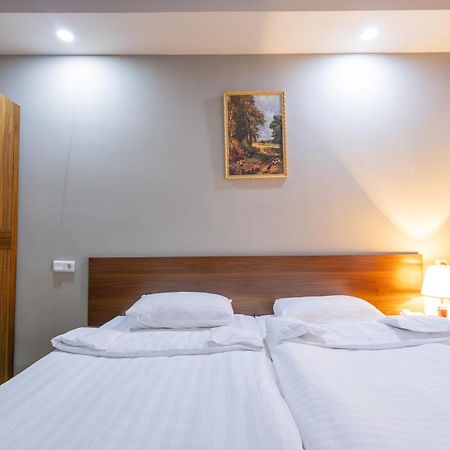 Gyumri Hotel エクステリア 写真