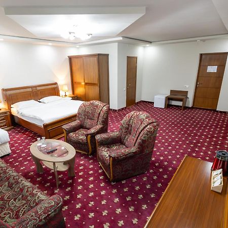 Gyumri Hotel エクステリア 写真