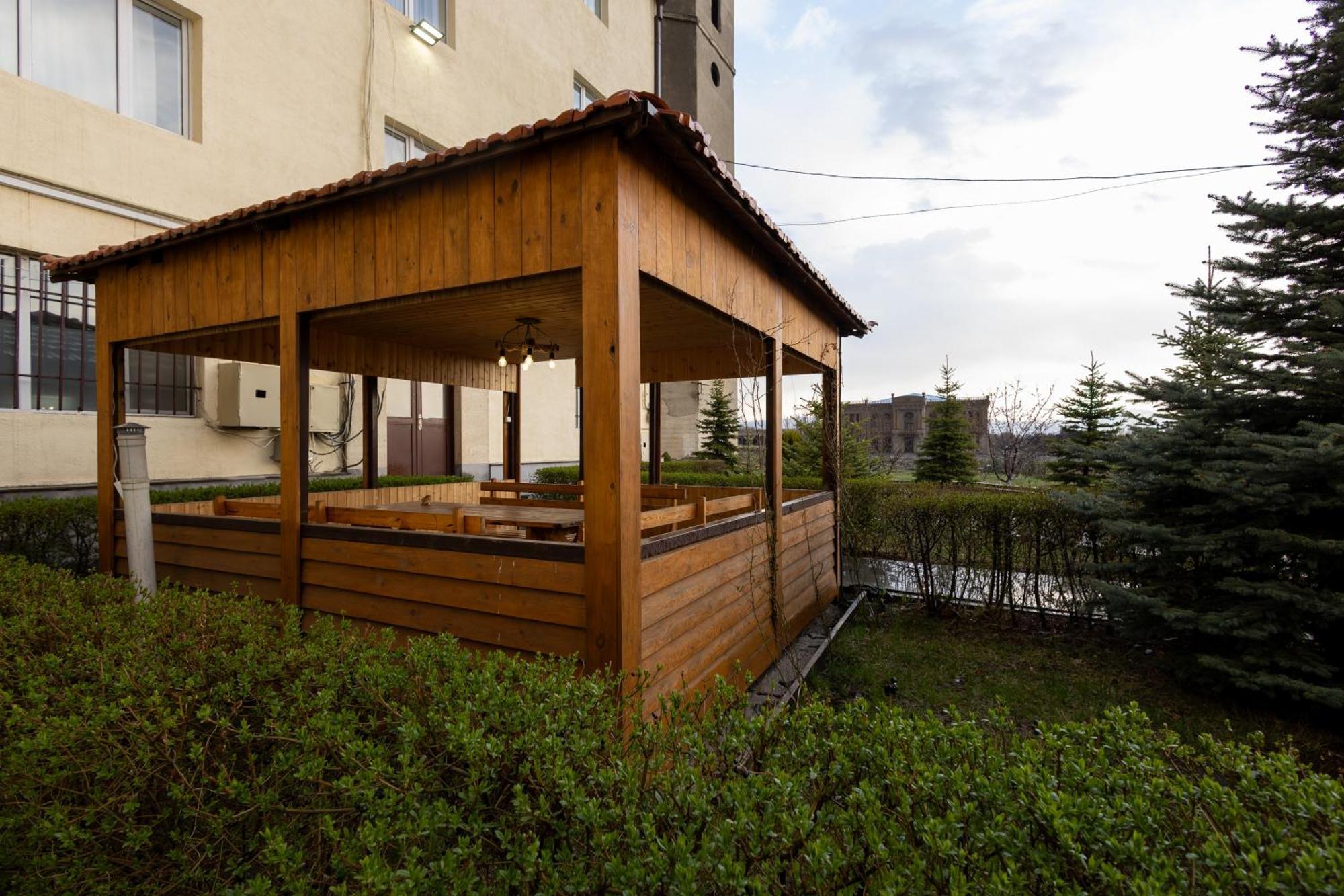 Gyumri Hotel エクステリア 写真