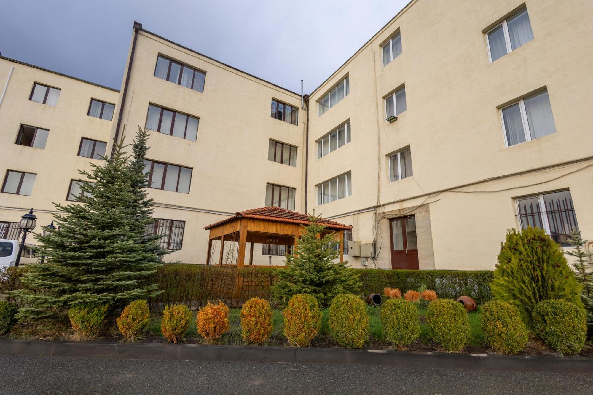 Gyumri Hotel エクステリア 写真