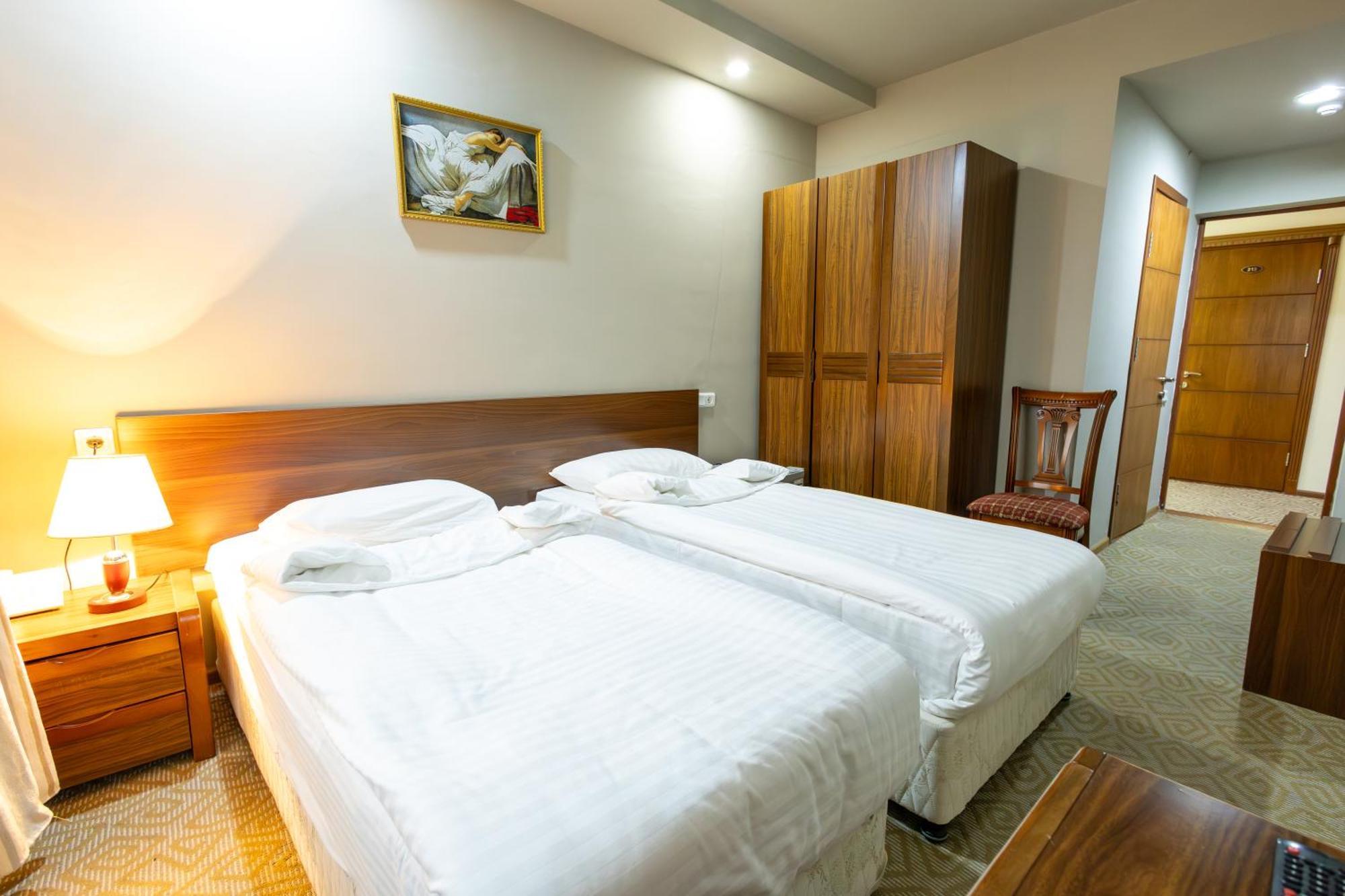 Gyumri Hotel エクステリア 写真