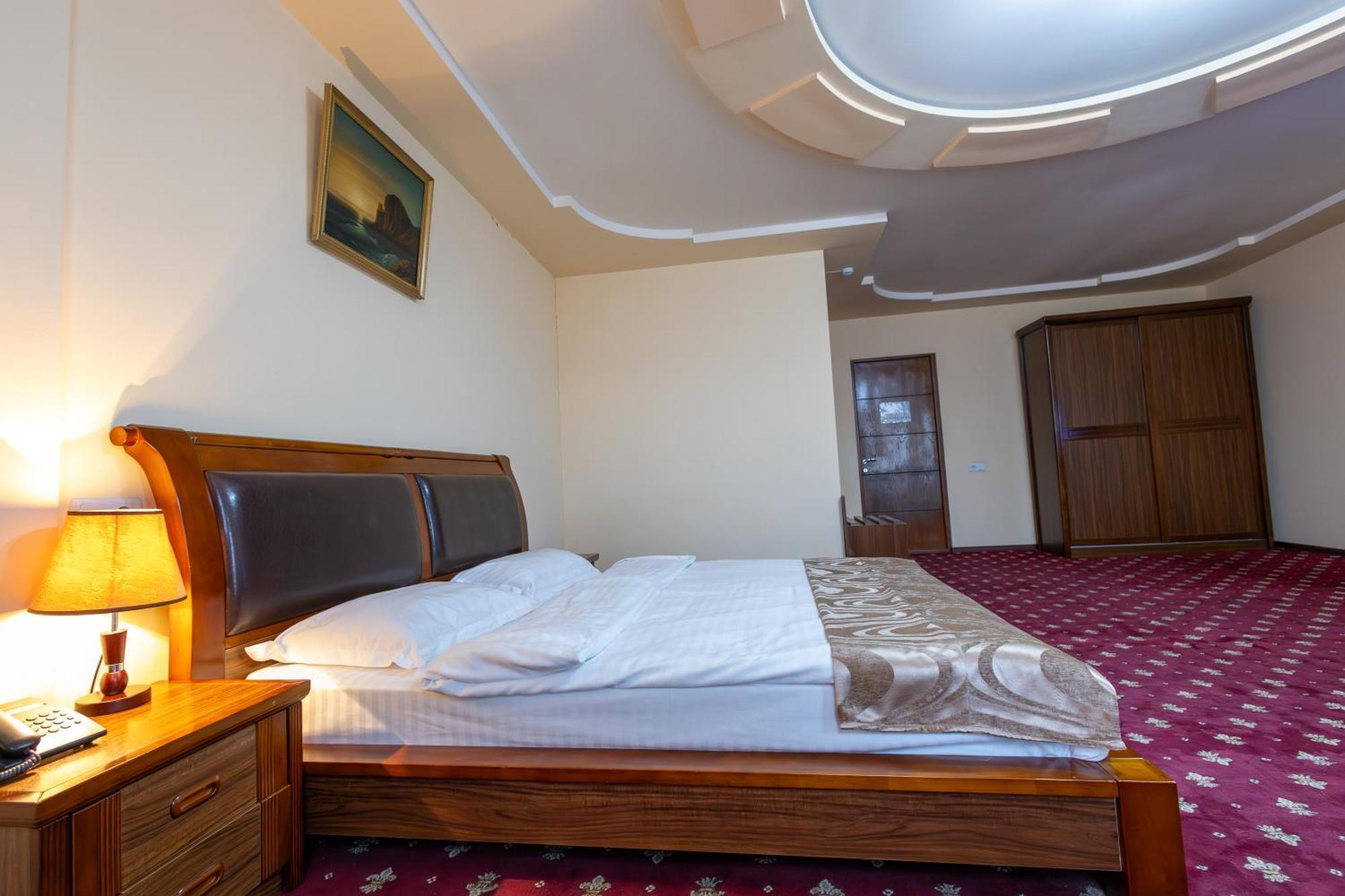 Gyumri Hotel エクステリア 写真