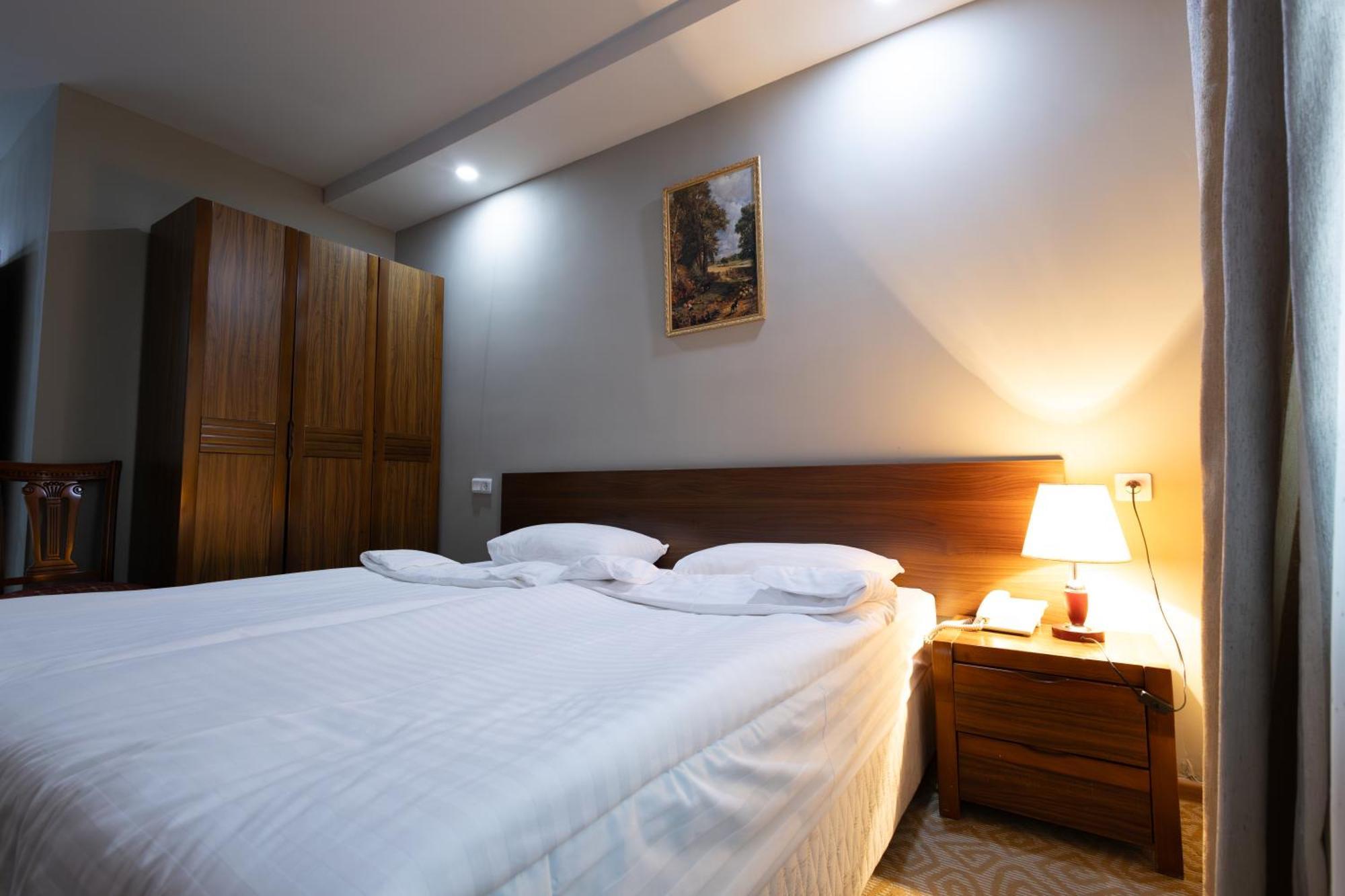Gyumri Hotel エクステリア 写真