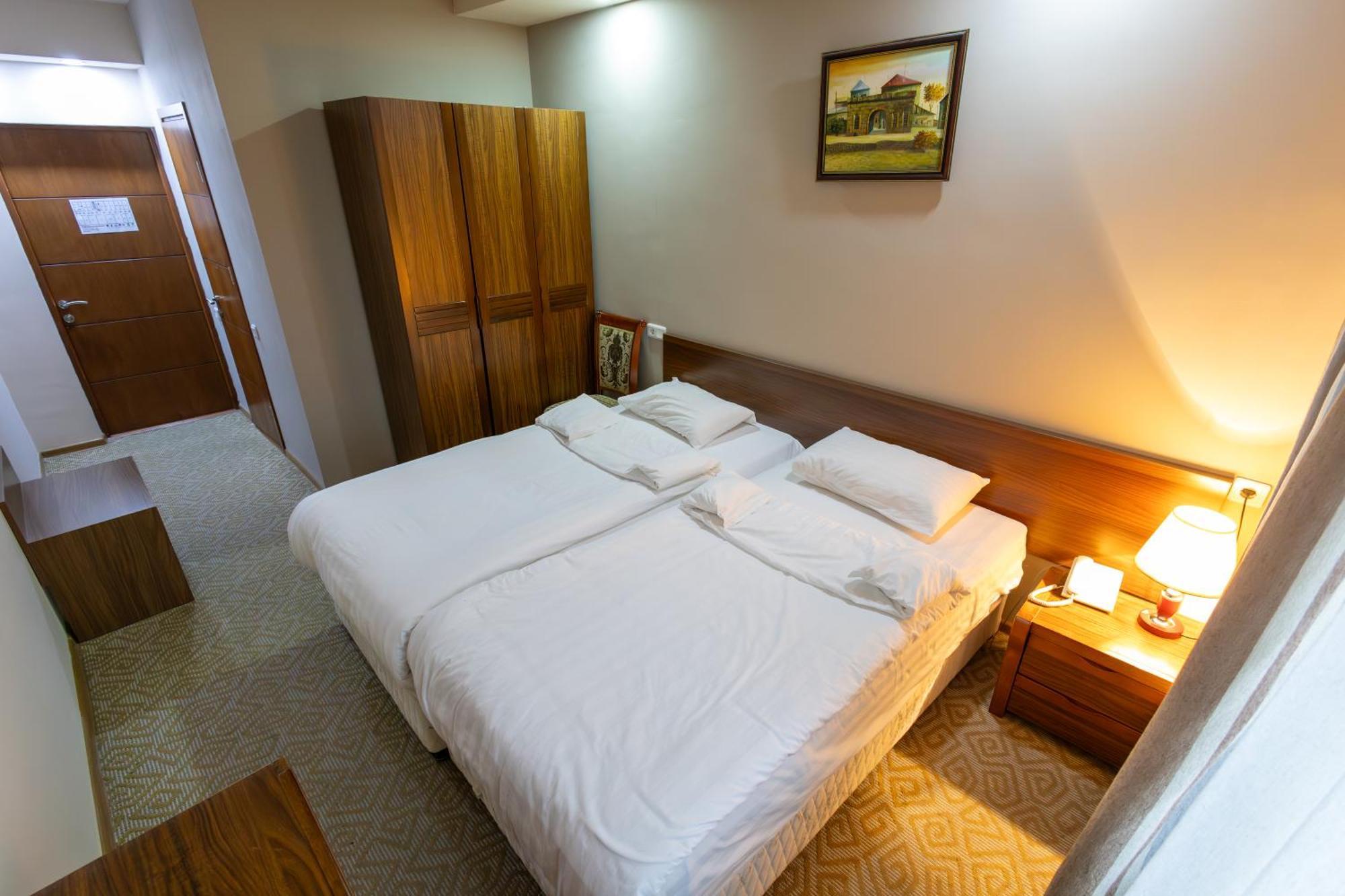Gyumri Hotel エクステリア 写真