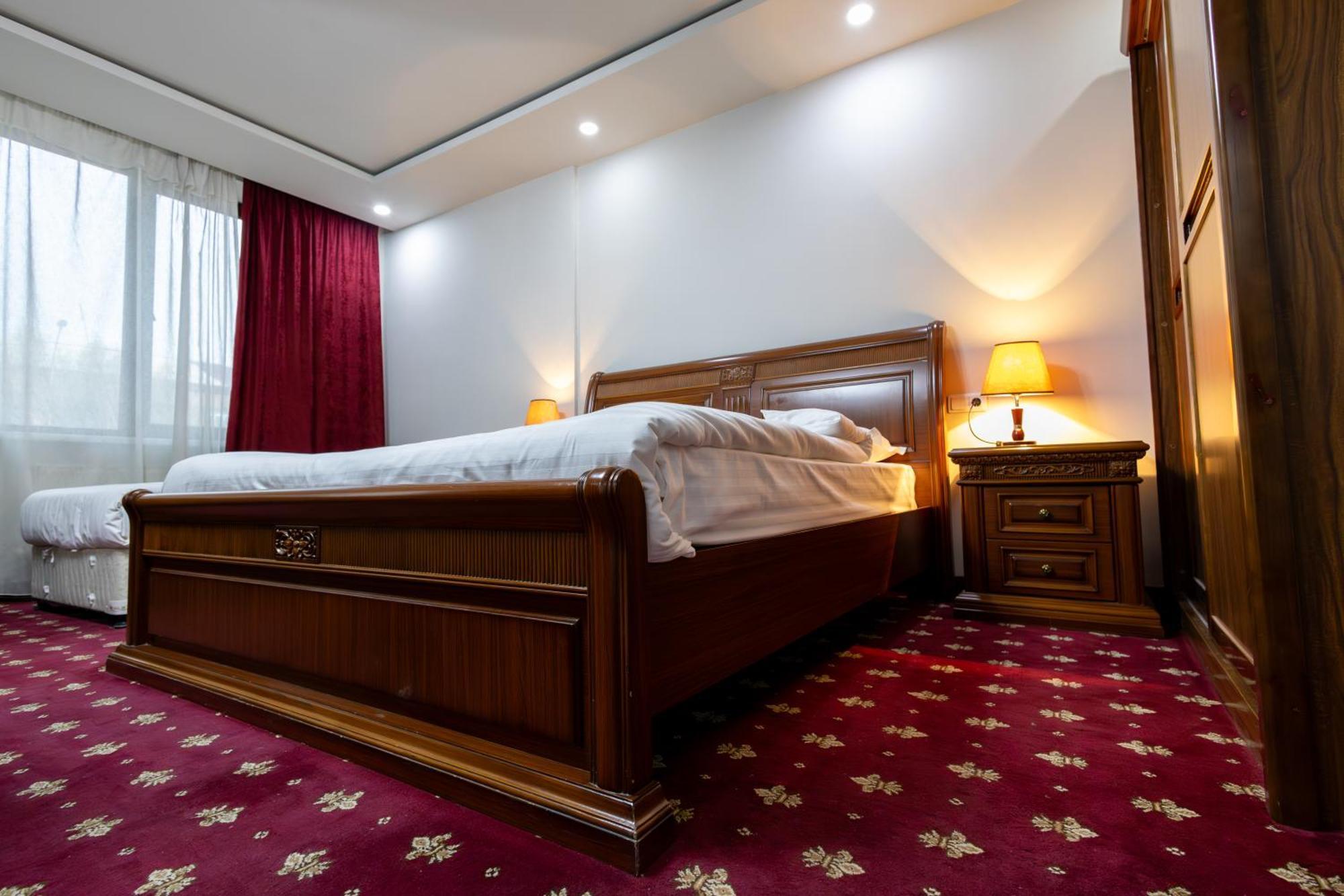 Gyumri Hotel エクステリア 写真